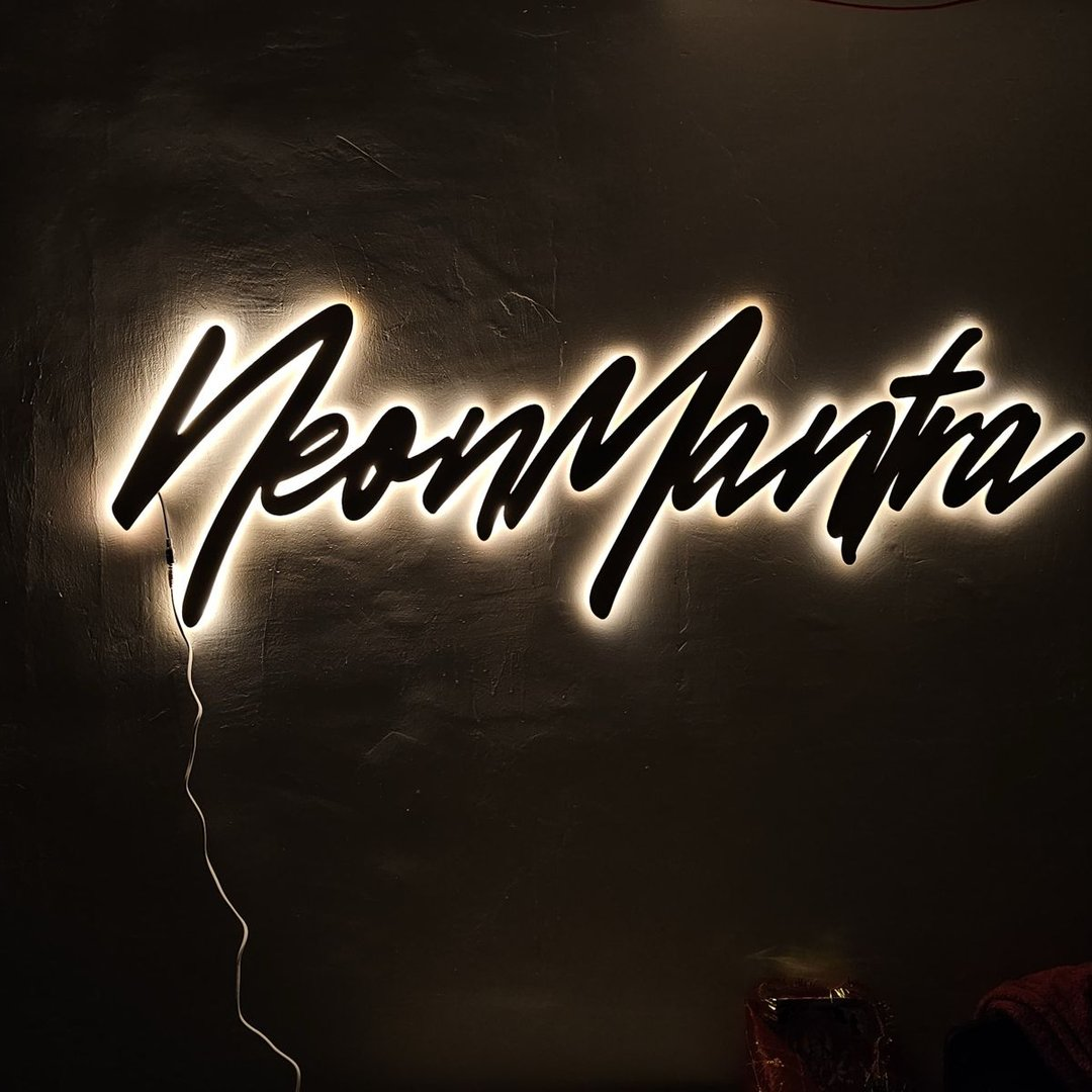 Neons Mantra